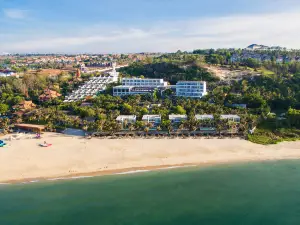The Cliff Resort & Residences
