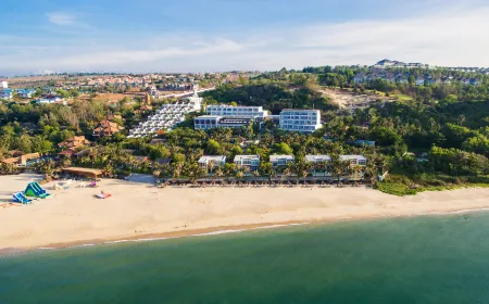 The Cliff Resort & Residences Отели в г. Фантхиет
