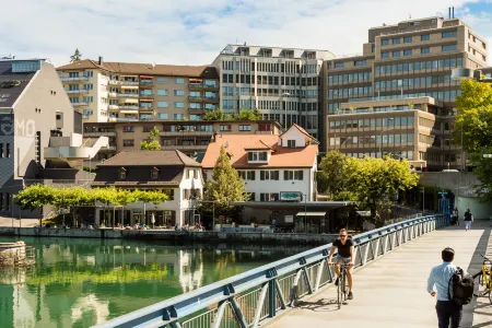 EMA House Hotel Suites Отели рядом с достопримечательностью «HWZ Zurich University of Applied Sciences in Business Administration»