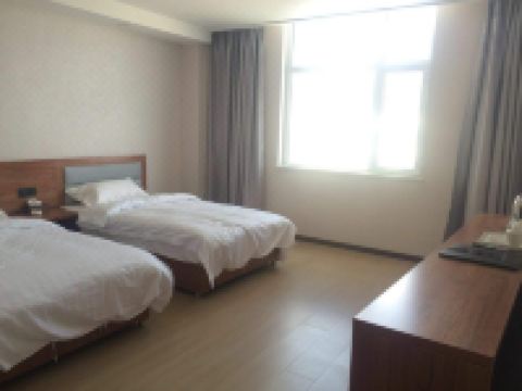 塔什库尔干景源商务酒店 - 家庭间