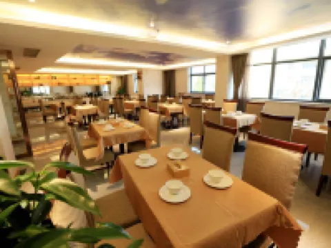 Golden Phoenix Holiday Inn Hoteles en Condado de Dangtu