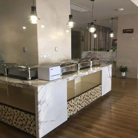 Junhe Hotel (Yingcheng Central Plaza)