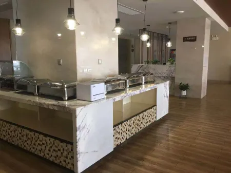 Junhe Hotel (Yingcheng Central Plaza) Отели рядом с достопримечательностью «CPC Yingcheng Party School»