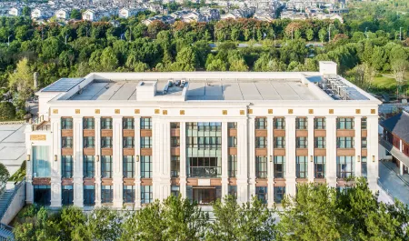 Seri Hotel Tonglu Отели рядом с достопримечательностью «Yuantong Temple»