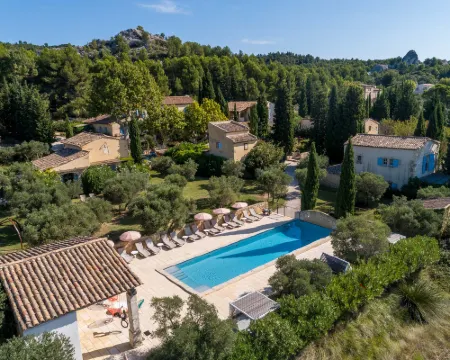 Les Petites Maisons - Hameau des Baux Hotels in Paradou