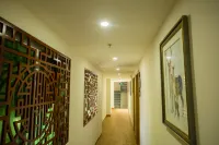 Haikou Xiehou Boutique Homestay (Bell Tower Qilou Old Street Branch)