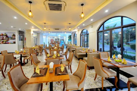 Crown Nguyen Hoang Hotel Отели рядом с достопримечательностью «Музей океанографии»