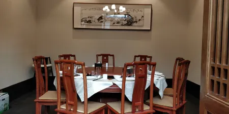 Jingli Hotel (Beijing Heshenghui Dajiaoting Subway Station Branch) Отели рядом с достопримечательностью «Coche Town Automobile Culture Creativity Industrial Park»