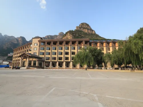 Langyashan Zhongkai Grand Hotel Hotels in Yi County