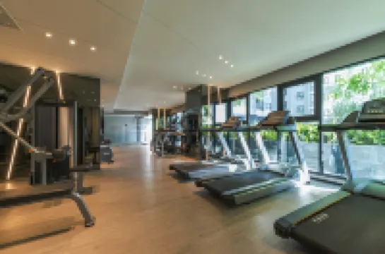 เมนี่ ฮอลิเดย์ เดอะ เบส คอนโด