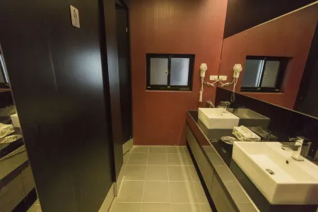 Main Inn Отели рядом с достопримечательностью «Hsuehhai Academy»