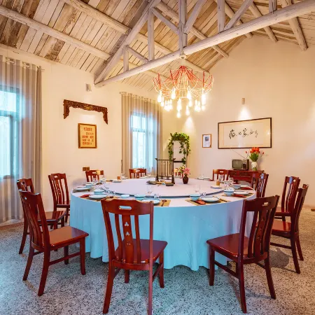 Fanghua Hotel