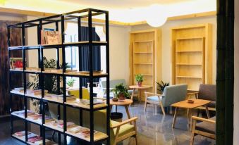 Fulong Hostel 외관