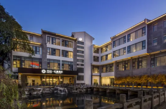 โรงแรมโฟลรัล์ เมโมไรซ์ซีน ถนนตะวันตก หยางซั่ว โรงแรมในหยางซั่ว