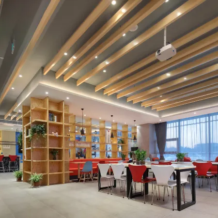 Ibis Hotel (Nanjing South Railway Station North Square)