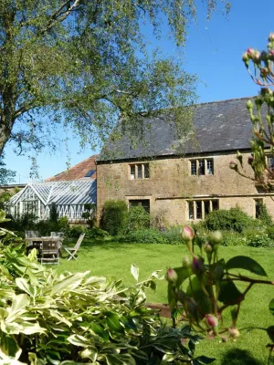 Lower Severalls Farmhouse Hotels near Horsington Wildlife Pond