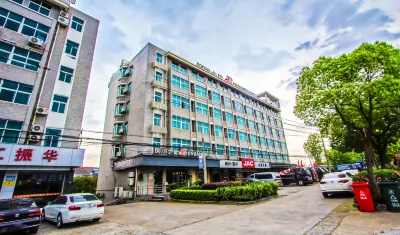 Jinjiang Inn (Zhuji Baolong Square High-speed Rail Station)