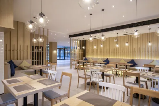 Orange Hotel Select (Beijing Summer Palace) Отели рядом с достопримечательностью «Summer Palace»