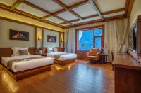 Shangri-La Snow Mountain Hotel On the Cliff