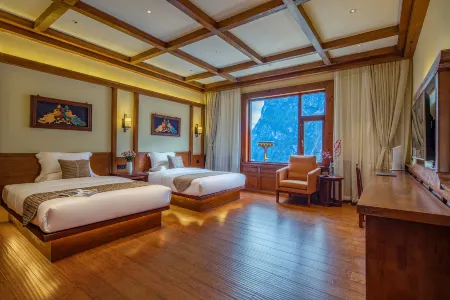 Snow Mountain Hotel On the Cliff