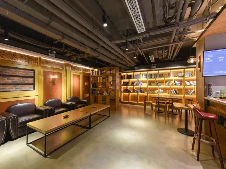 James Joyce Coffetel (Beijing Government Xinqiao Street) Отели рядом с достопримечательностью «Hei Mountain Park»