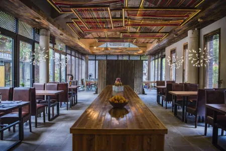 Sen Island Qixia Shanju Hotel Отели рядом с достопримечательностью «Sanyintan (The Three Hidden Pools)»