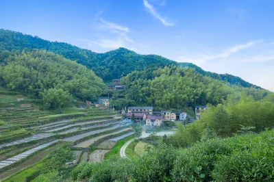 花築·新昌天姥山撥雲間民宿 天燭湖仙境景區附近的飯店