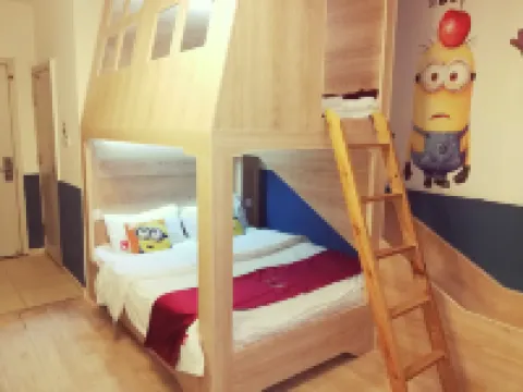 Rhino Holiday Inn (Near Dalian railway station)