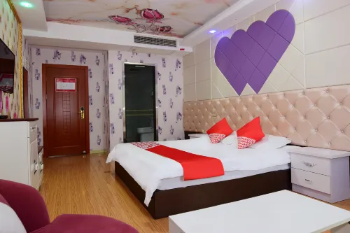 Holiday Business Hotel Huoqiucheng Hotels in Huoqiu