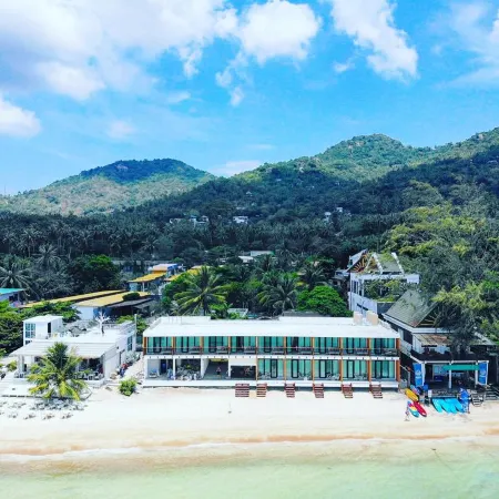 Blue Tao Beach Hotel Отели рядом с достопримечательностью «Дайвинг-центр Goodtime Adventures»