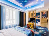 上海爱莎堡酒店式公寓 - 太空冒险四床房