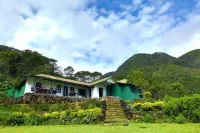 Sir John's Bungalow Hotels in Madawala Ulpotha