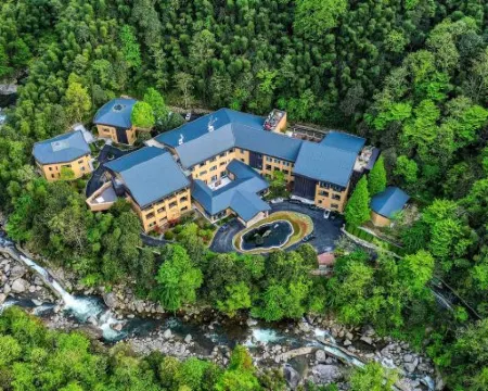 Shennonggu HOLIDAY VILLA HOTELS&RESORTS Hotels in Yanling