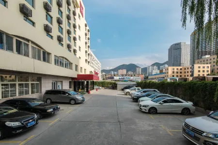 Ibis Hotel (Lanzhou Dongfanghong Plaza Guofang Department) Отели рядом со станцией Lanzhou East Railway Station