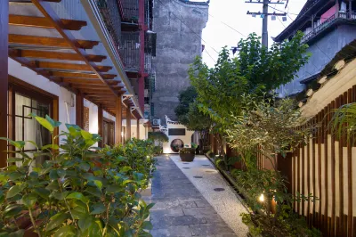 Floral Hotel·Fenghuang Yixin courtyard Hotel (Tuojiang Fenghuang ancient city) Hotels in Fenghuangxian