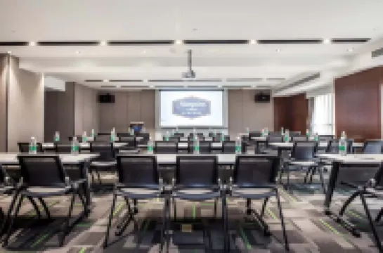 แฮมป์ตัน บาย ฮิลตัน หลูหยาง เหอเฟย