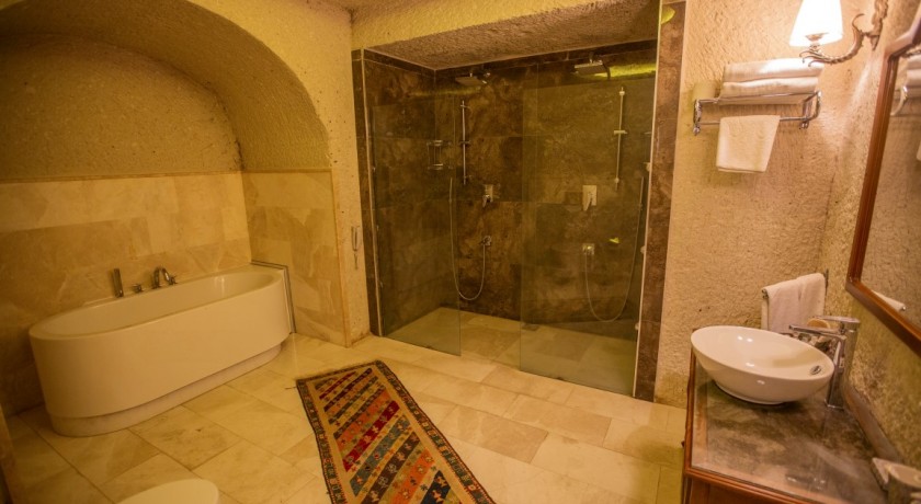 Artemis Cave Suites