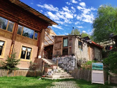 Up in the Air Youth Hostel Hotels in 