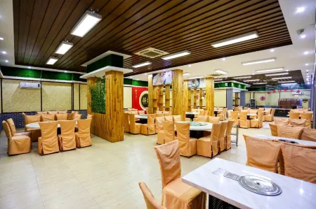 Meishicheng Shunhao Hot Spring Hotel Отели рядом с достопримечательностью «Tonggufeng Scenic Area»