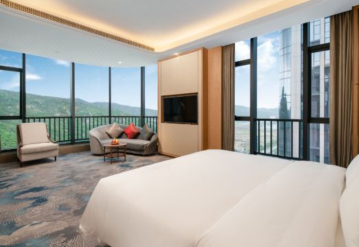 2. 헝친 첸위안 호..