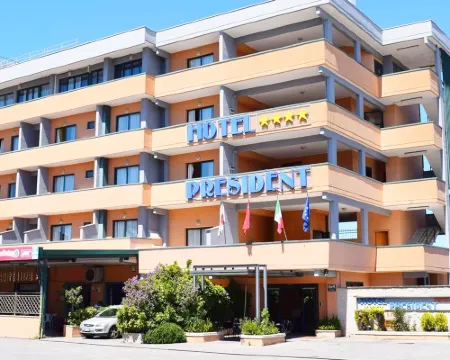 Hotel President Pomezia Hotéis em Pomezia