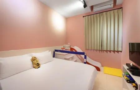 Húdiéjié qīnzǐ Отели в г. Илань