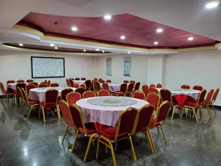 Dunhuang Tianhewan Hotel (Danghe Fengqing Line Branch) Отели рядом с достопримечательностью «The Western Thousands Buddha Grottoes»