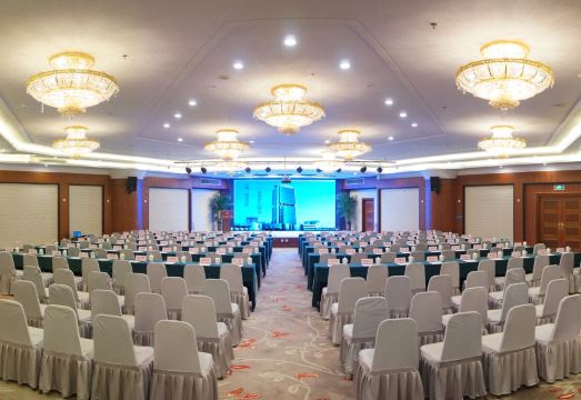 Shandong News Hotel (Quancheng Square Daming Lake Branch) Hotel Overview