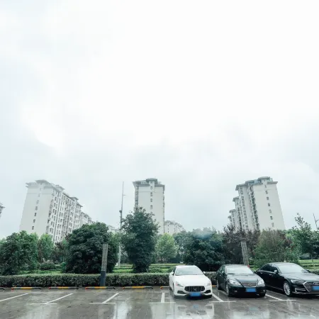 Chuanyu Holiday Hotel