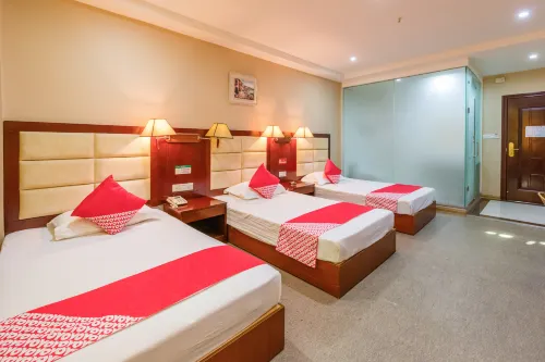 Huaxin Business Hotel.