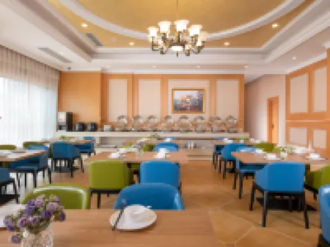 Vienna Hotel Emei Mountain high-speed railway station Maluqiao Street Hotels in Emeishan City