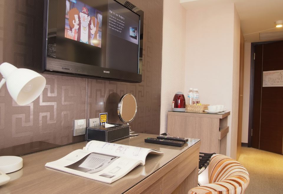 THE METRO HOTEL Thumbnail 1