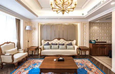 HUA QIAO Hotel Отели рядом с достопримечательностью «Haishi Park»