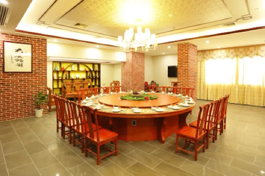 Yinhe Hotel